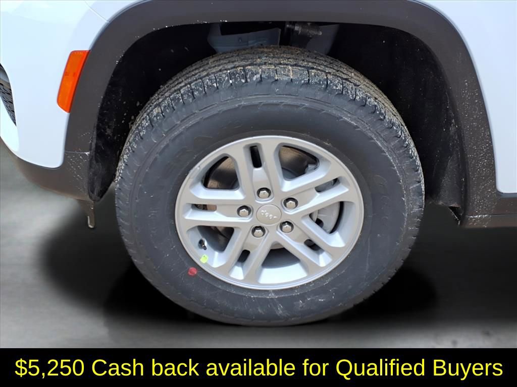 New 2025 Jeep Grand Cherokee Laredo image 11