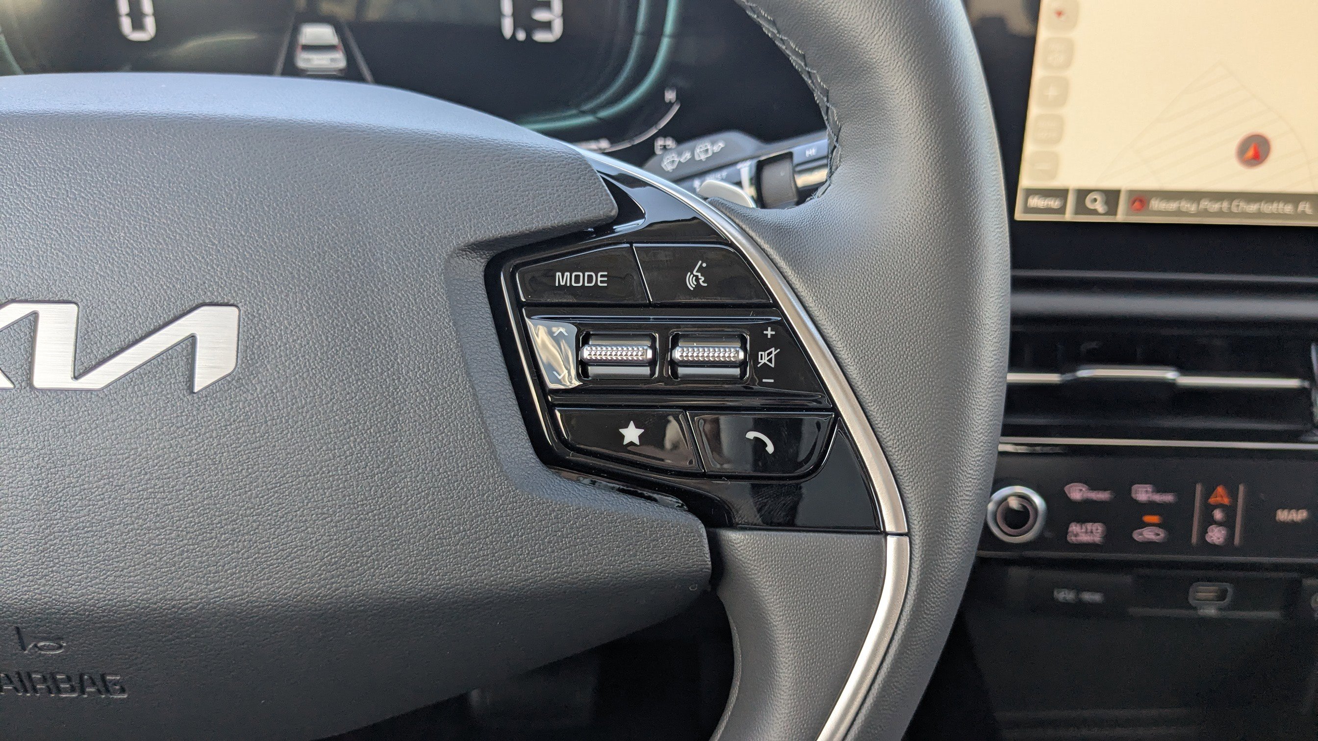 New 2025 Kia Niro SX image 32