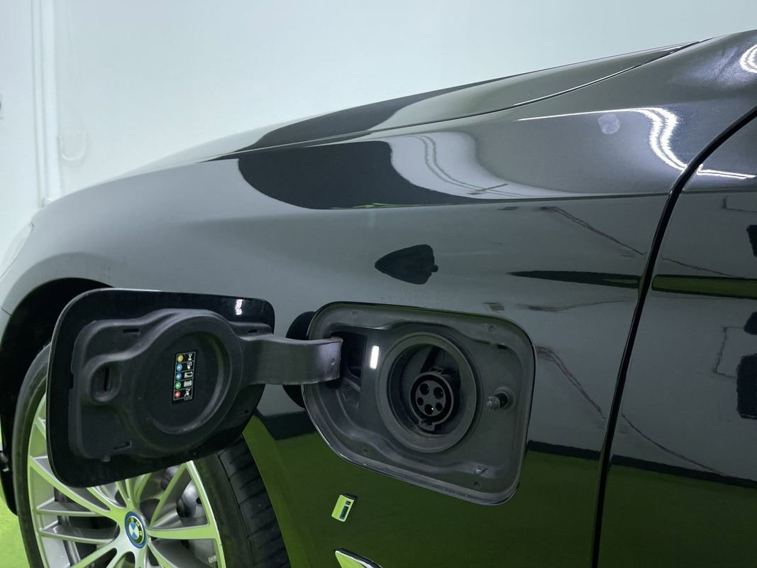 Used 2018 BMW 530e w/ Premium Package 2 image 15