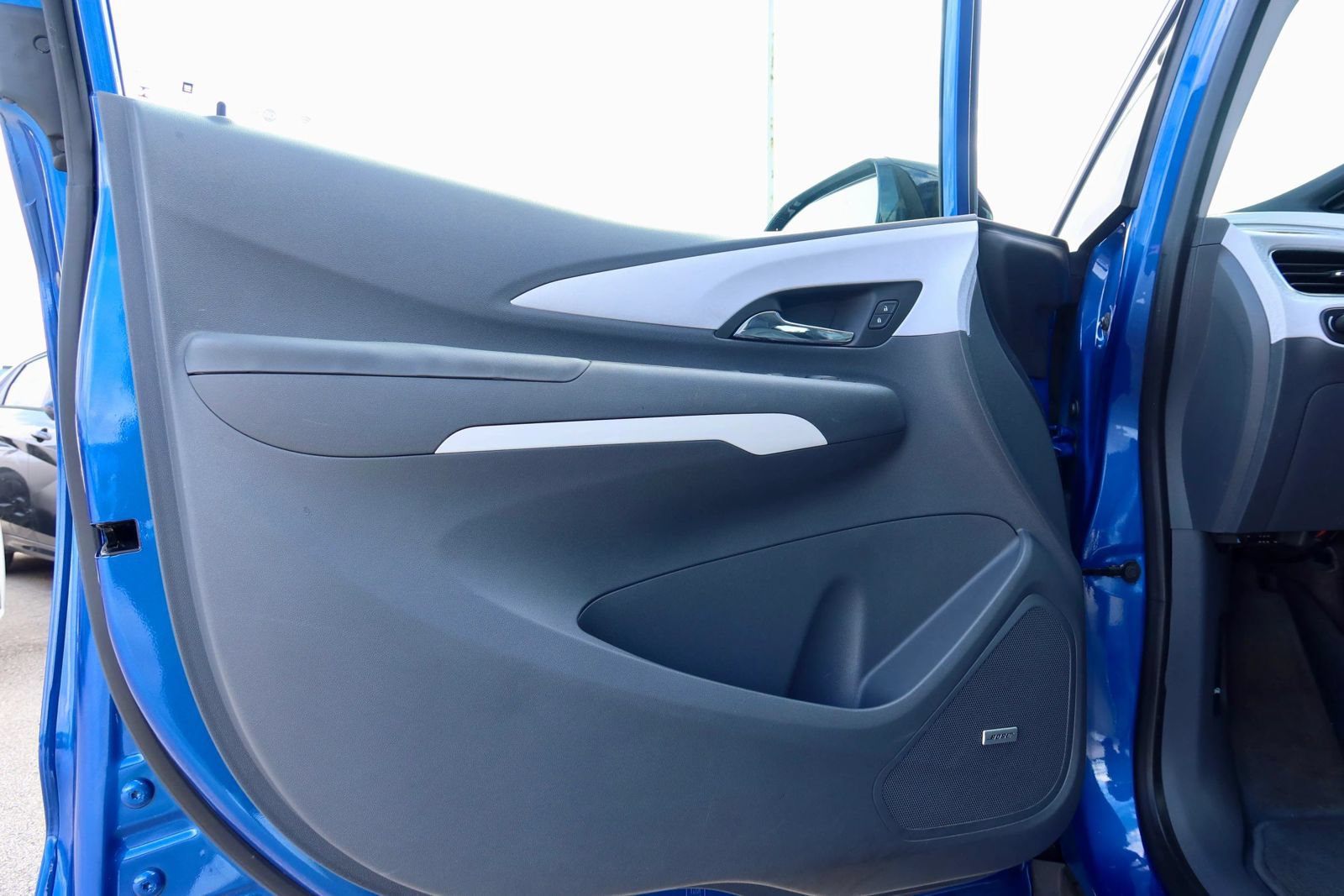 Used 2018 Chevrolet Bolt Premier w/ Driver Confidence II Package FWD image 12