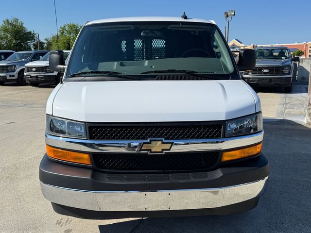 Used 2024 Chevrolet Express 2500 w/ Driver Convenience Package RWD image 2