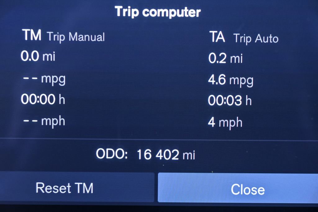 Certified 2025 Volvo XC40 B5 Plus image 13