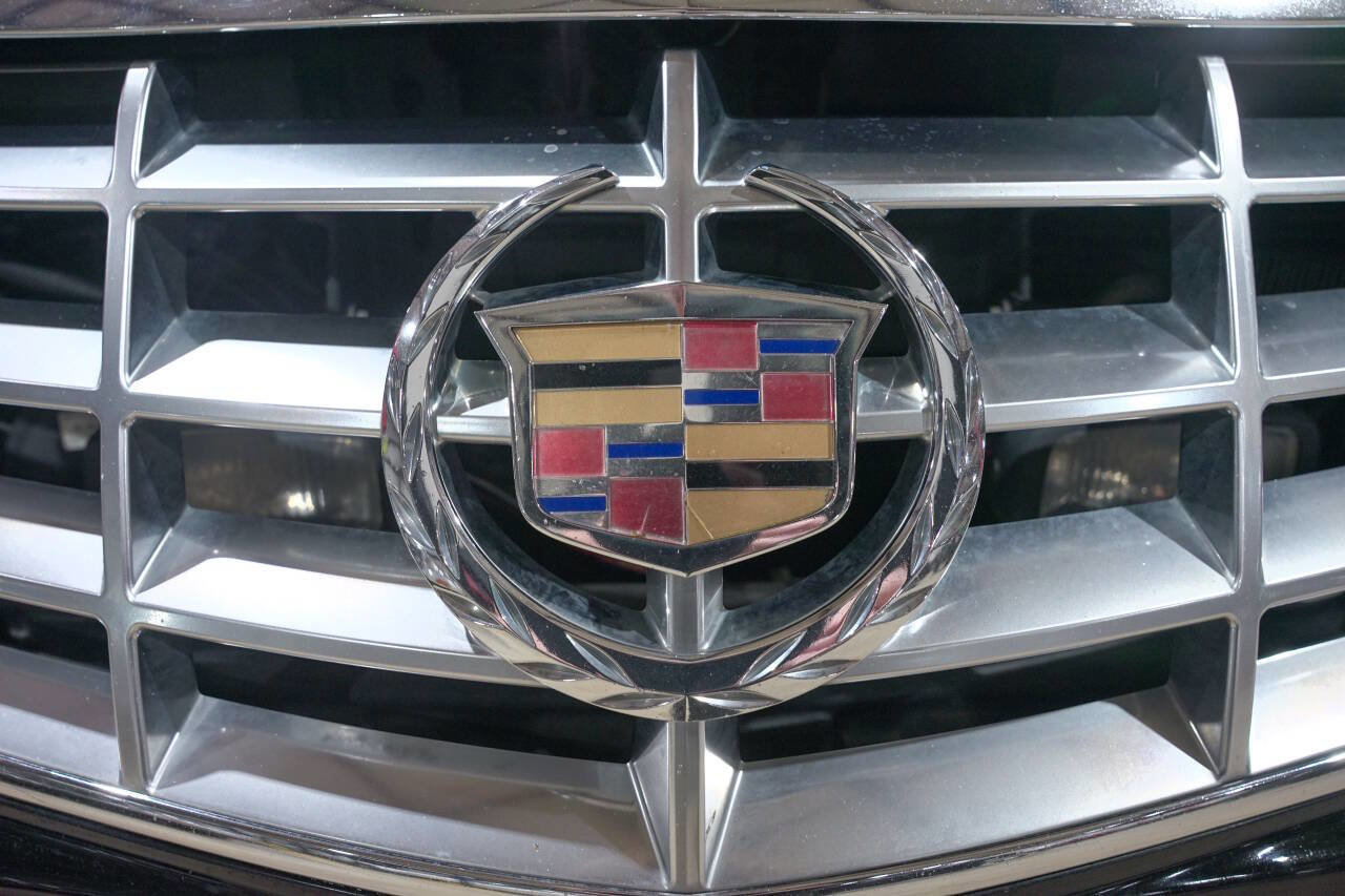 Used 2008 Cadillac DTS Limousine FWD image 22