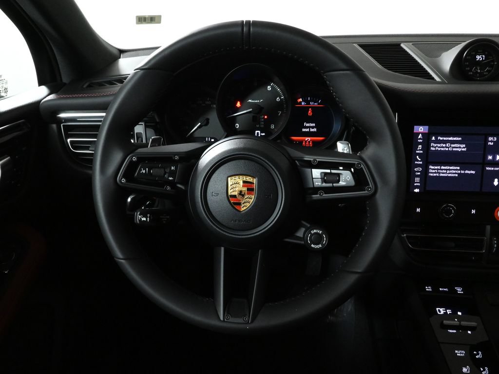 Used 2026 Porsche Macan AWD/4WD image 18