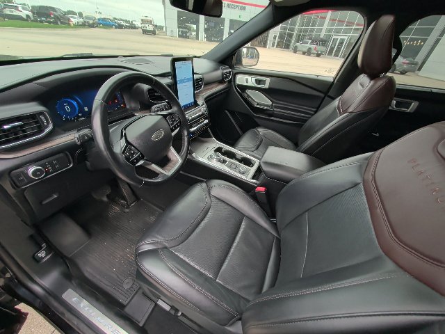 Used 2022 Ford Explorer Platinum w/ Equipment Group 601A AWD/4WD image 41