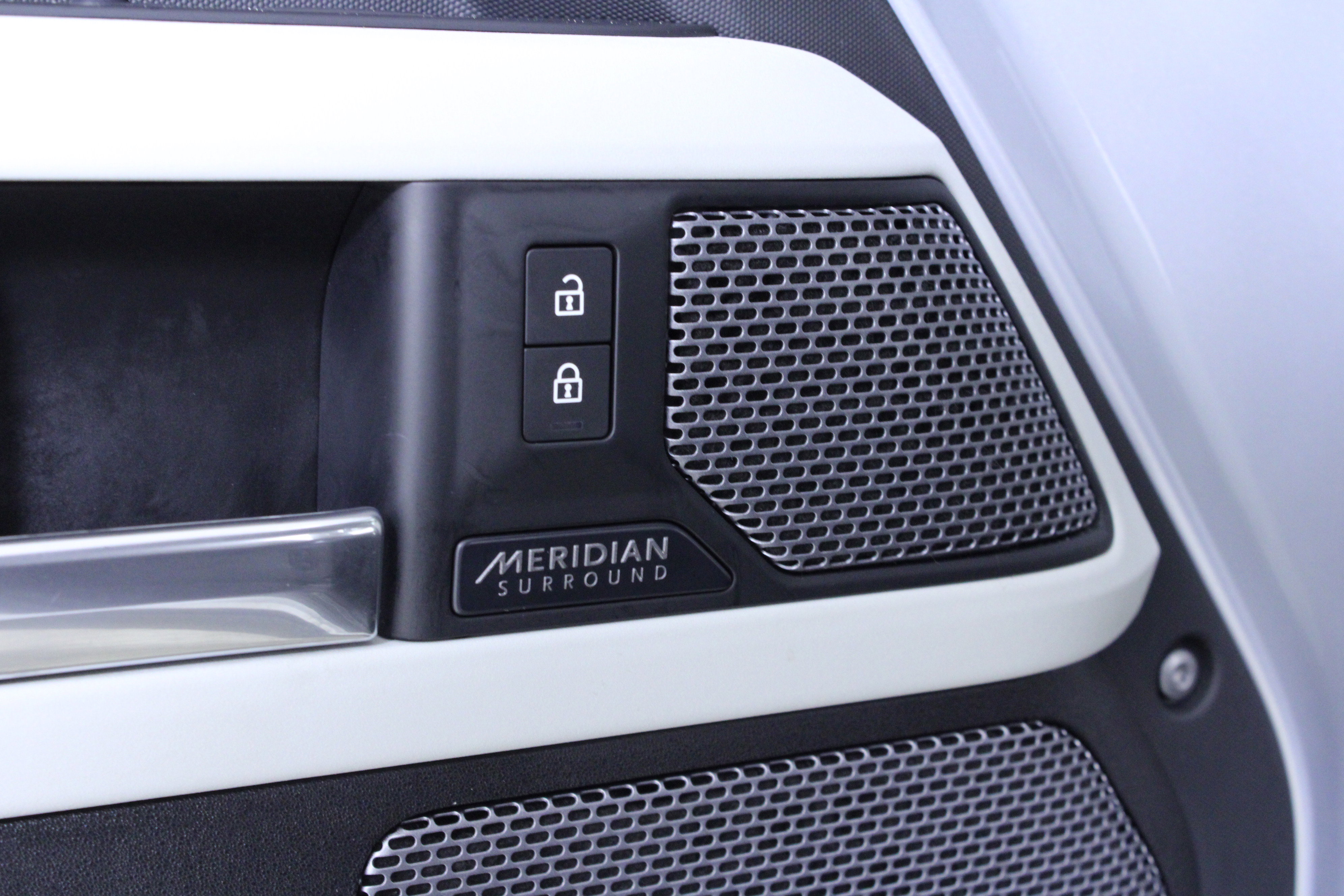 Used 2021 Land Rover Defender 110 X-Dynamic HSE image 20