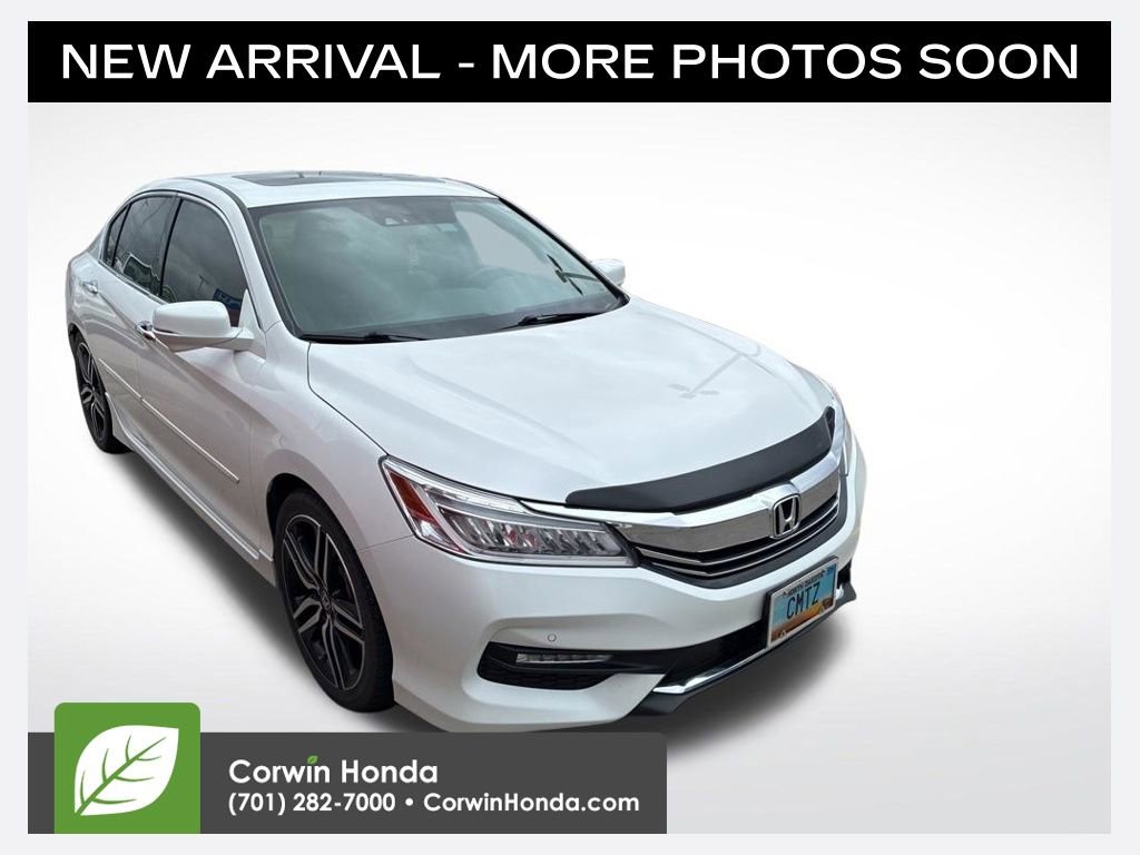 Used 2017 Honda Accord Touring image 1