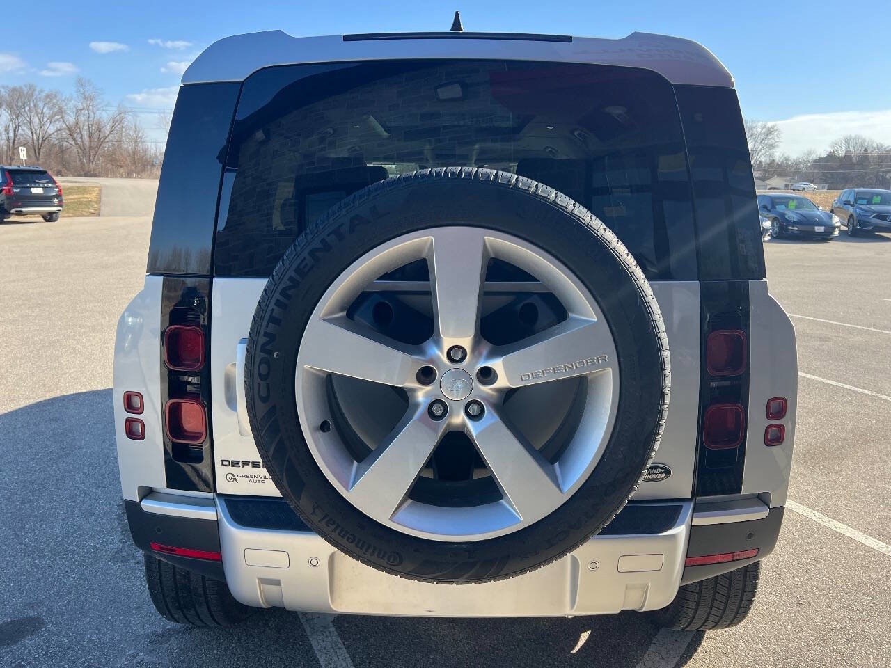 Used 2023 Land Rover Defender 110 SE image 5