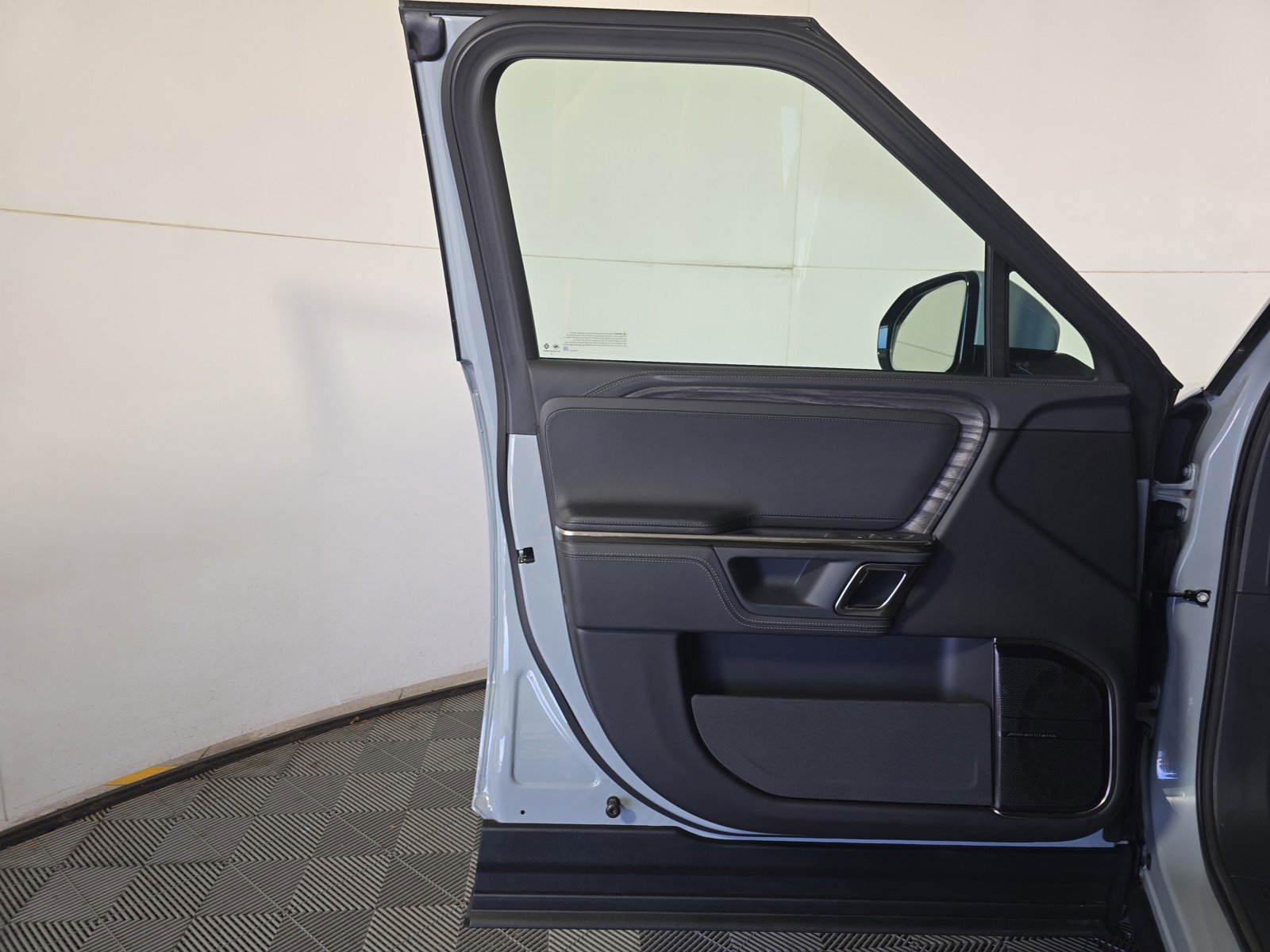 Used 2022 Rivian R1S Launch Edition image 16