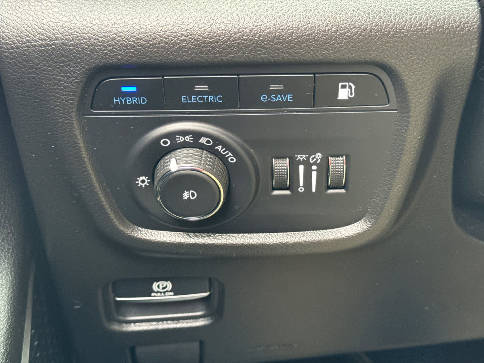 Used 2023 Jeep Grand Cherokee 4WD 4xe w/ Luxury Tech Group II image 23