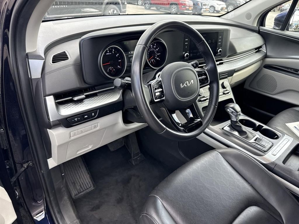 Used 2024 Kia Carnival LX image 9