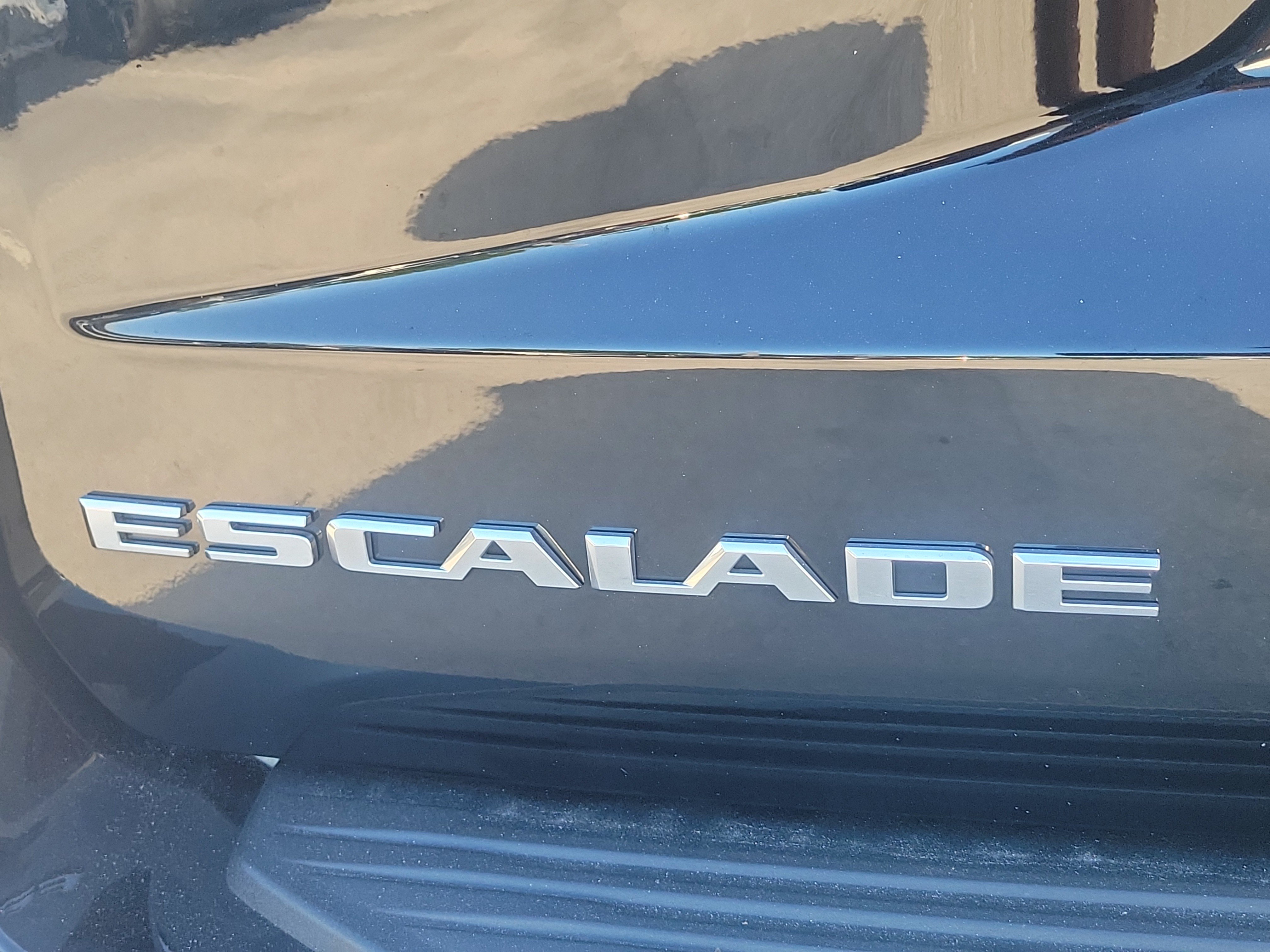 Used 2022 Cadillac Escalade Premium Luxury w/ Performance Package AWD/4WD image 10