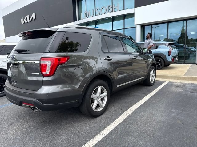 Used 2019 Ford Explorer XLT w/ Equipment Group 202A FWD image 4