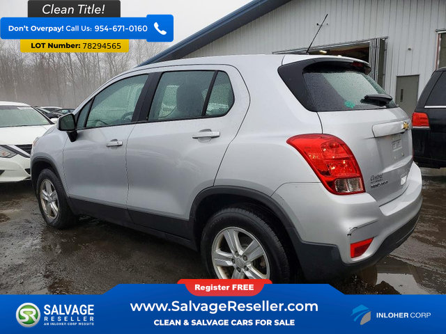 Used 2018 Chevrolet Trax LS AWD/4WD image 3