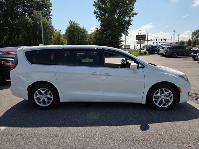 Used 2019 Chrysler Pacifica Touring Plus w/ Advanced Safetytec Group FWD image 10