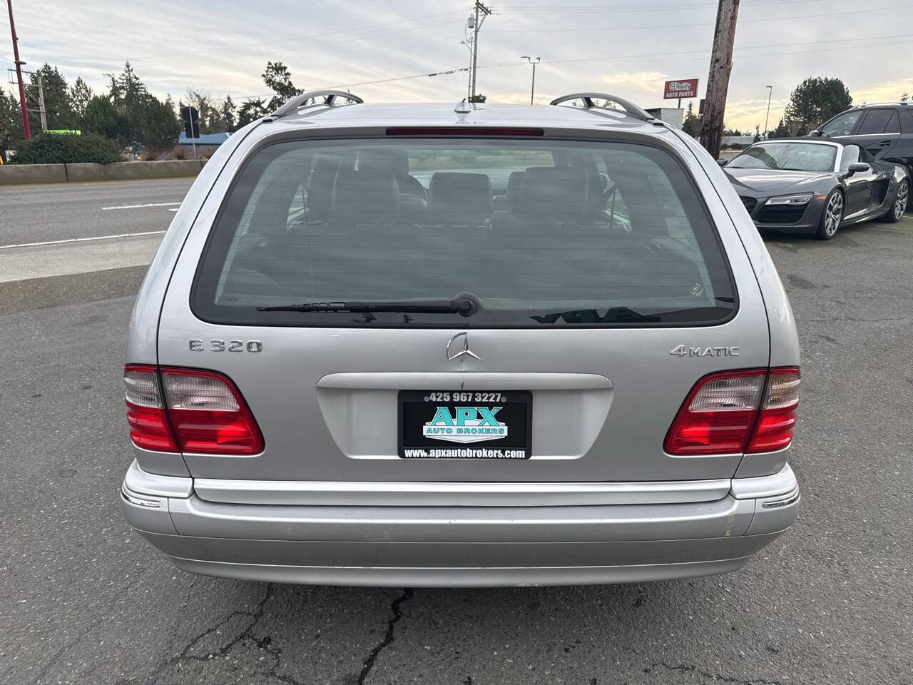 Used 2000 Mercedes-Benz E 320 4MATIC Wagon image 5