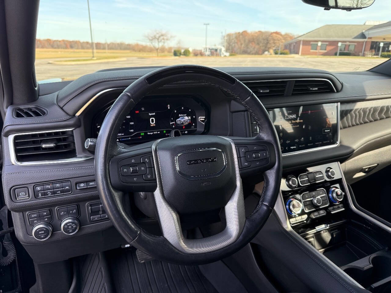 Used 2023 GMC Yukon XL Denali w/ Denali Reserve Package image 9