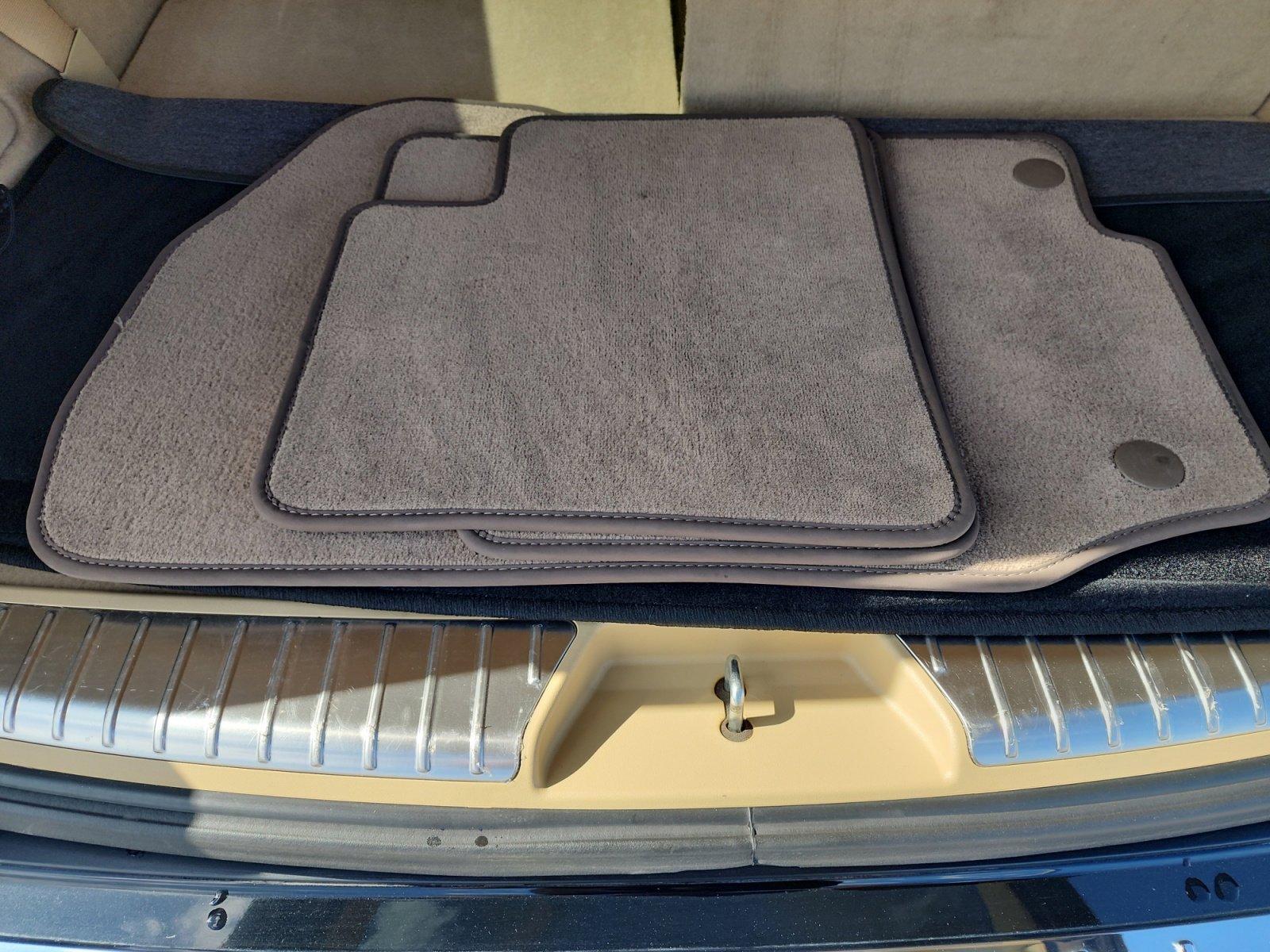 Used 2011 Mercedes-Benz GL 550 4MATIC w/ Chrome Accessory Pkg image 31