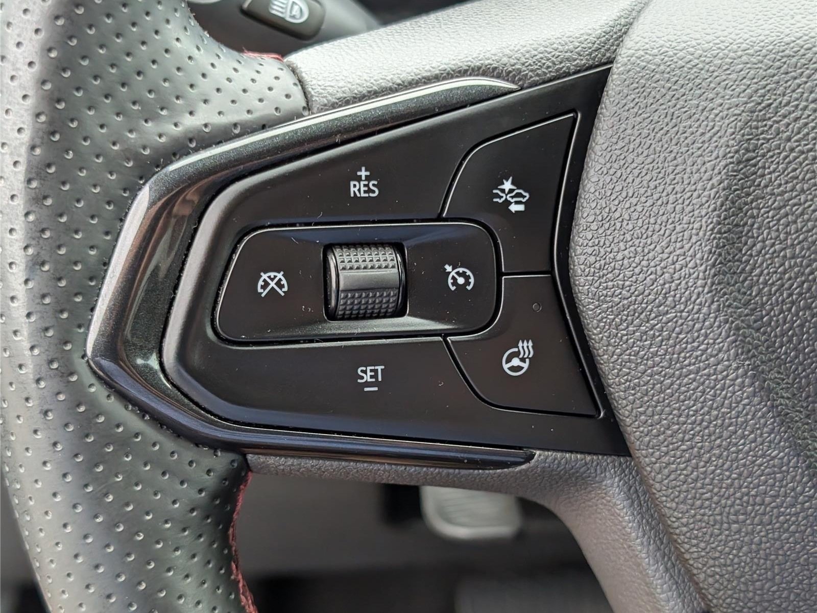 Used 2024 Chevrolet Trax RS w/ Driver Confidence Package FWD image 21
