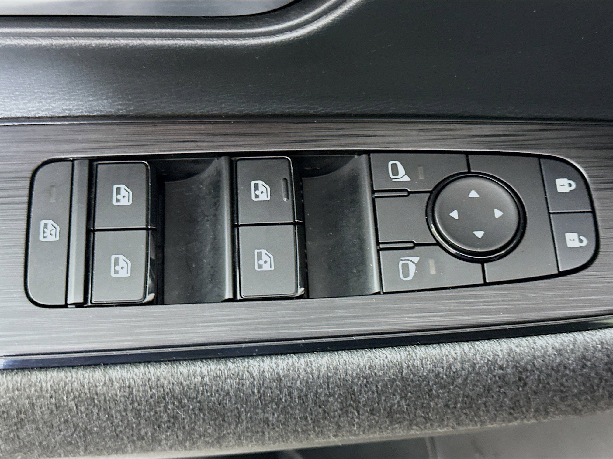 Used 2025 Nissan Kicks SV FWD image 15
