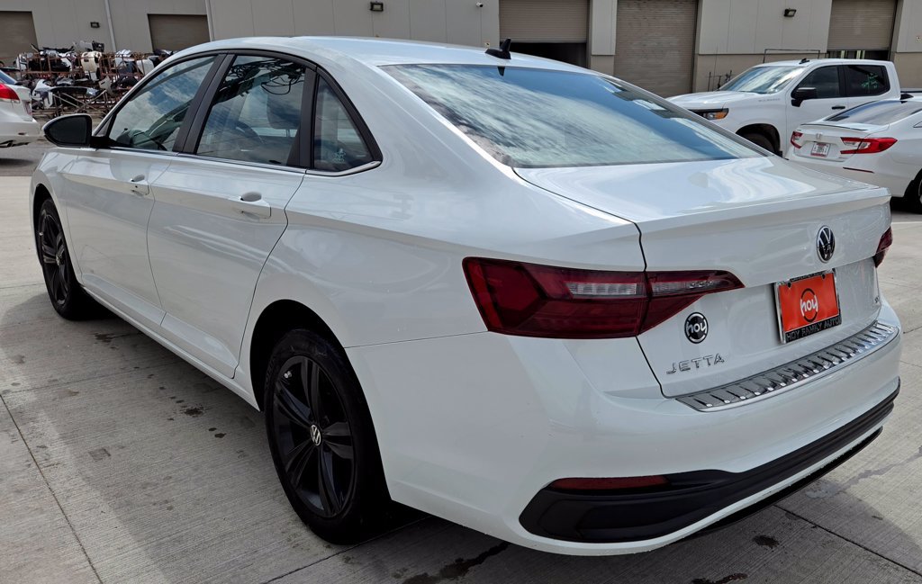 Used 2023 Volkswagen Jetta SE FWD image 9