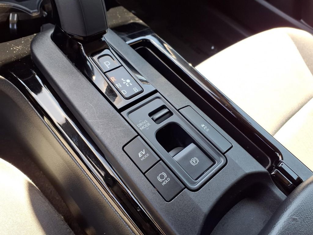 Used 2024 Toyota Prius LE image 20