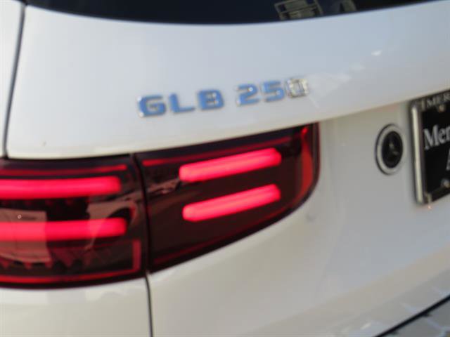 Used 2025 Mercedes-Benz GLB 250 4MATIC image 31