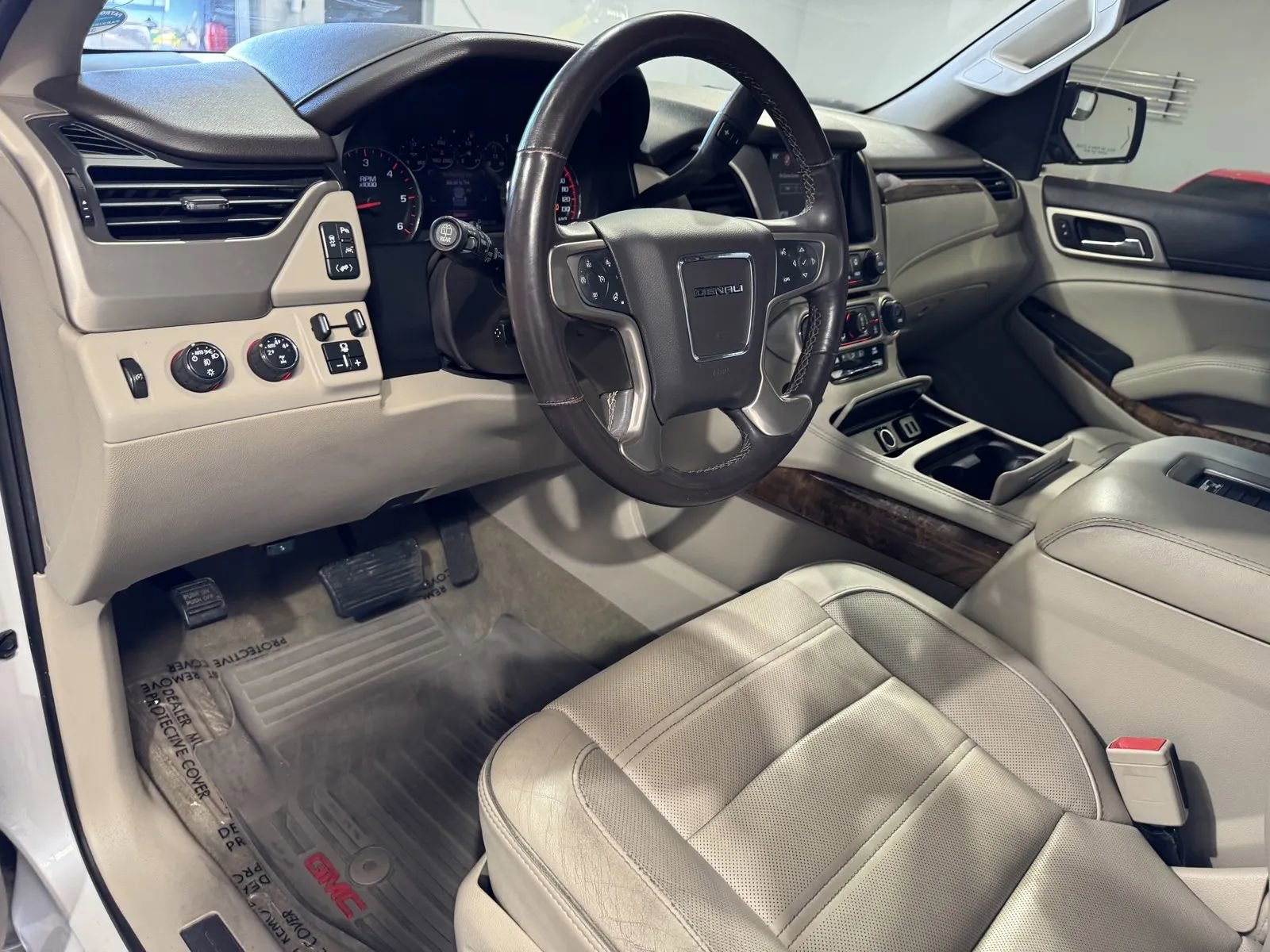 Used 2016 GMC Yukon Denali w/ Open Road Package AWD/4WD image 11