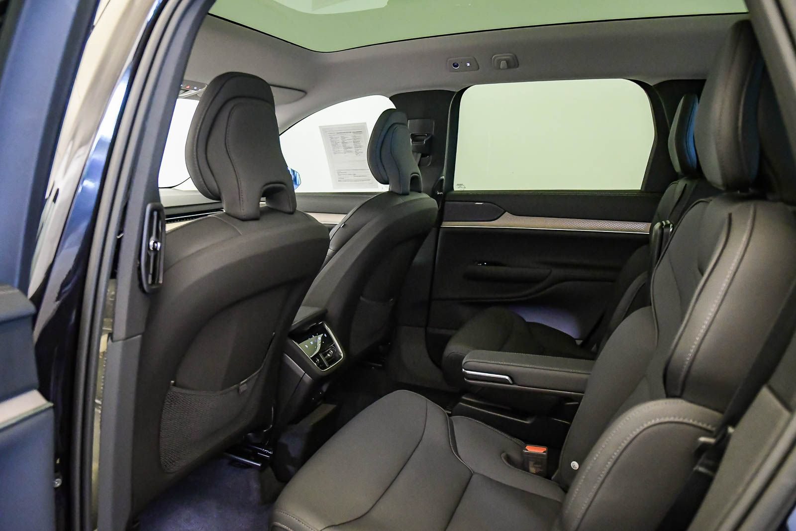 Certified 2026 Volvo EX90 Plus AWD/4WD image 18