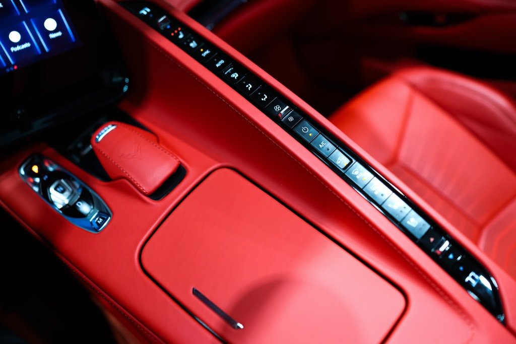 Used 2024 Chevrolet Corvette Stingray Premium Conv w/ Z51 Performance Package image 46