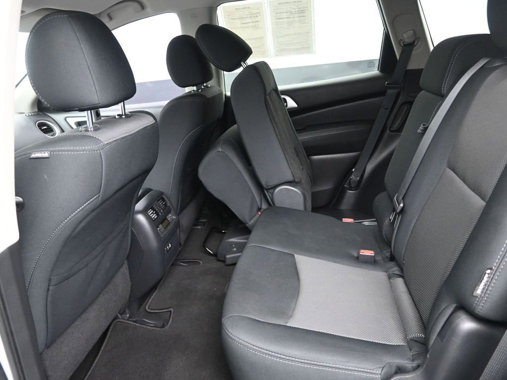 Used 2020 Nissan Pathfinder SV image 13