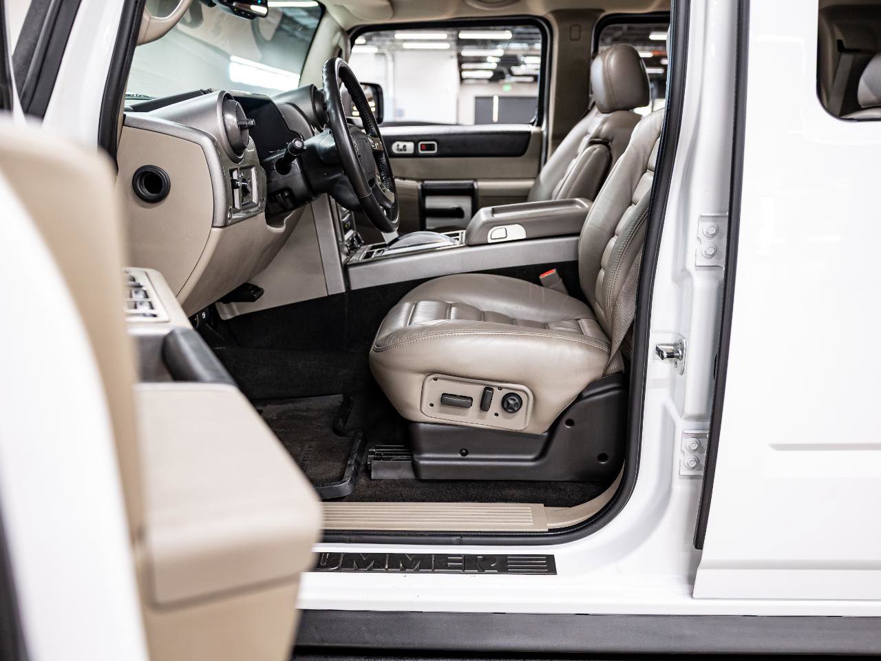 Used 2003 HUMMER H2 w/ Preferred Equipment Group image 38