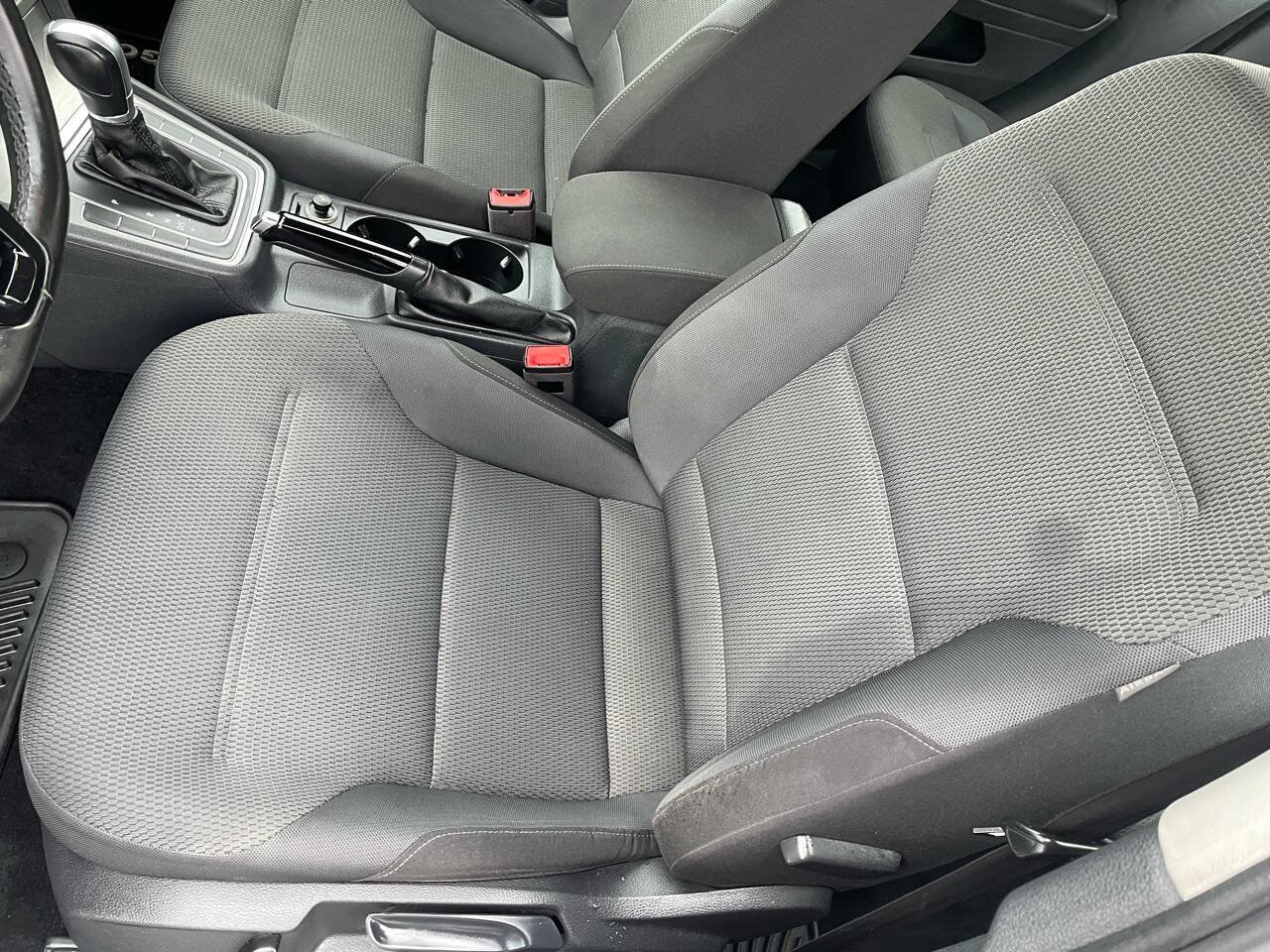 Used 2016 Volkswagen Golf S FWD image 35