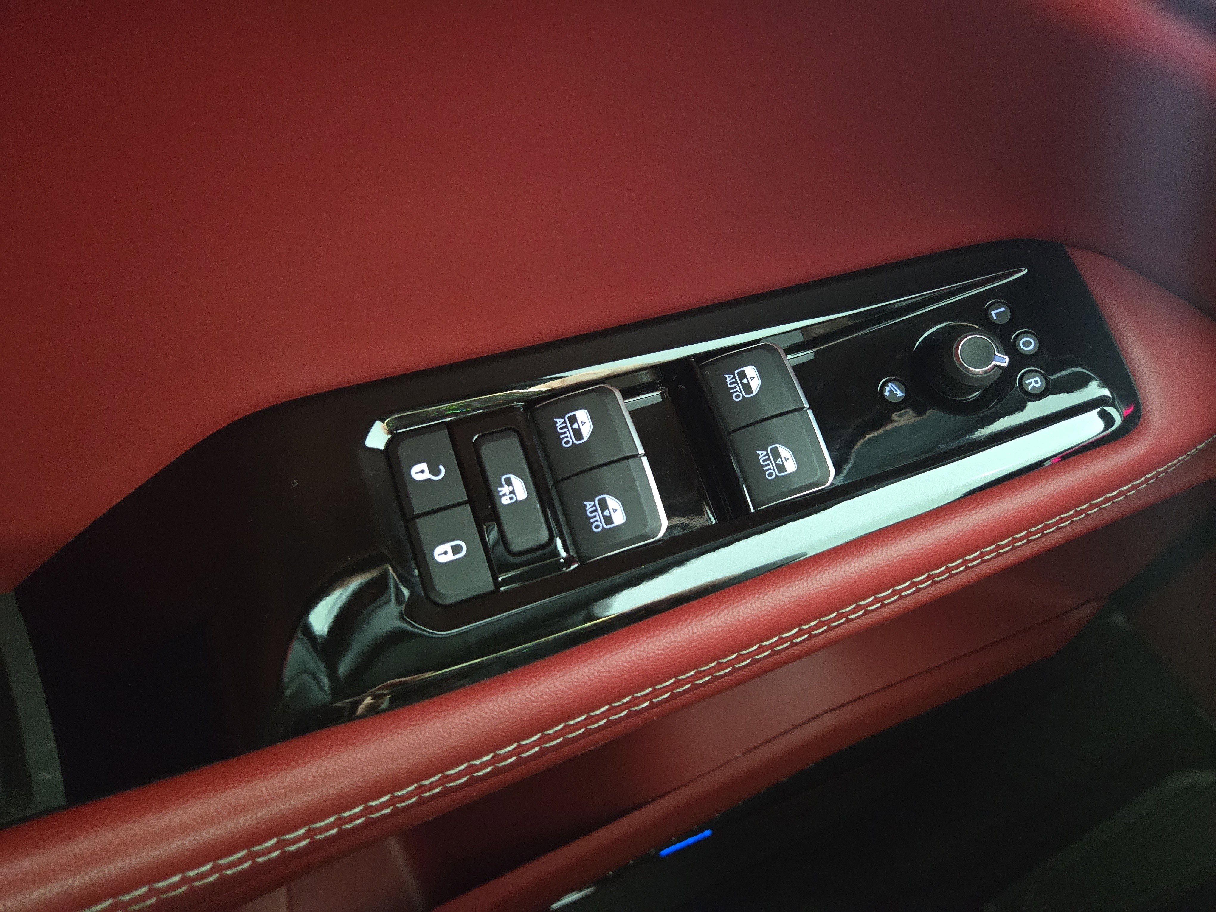 Used 2024 Jeep Wagoneer Launch Edition image 27