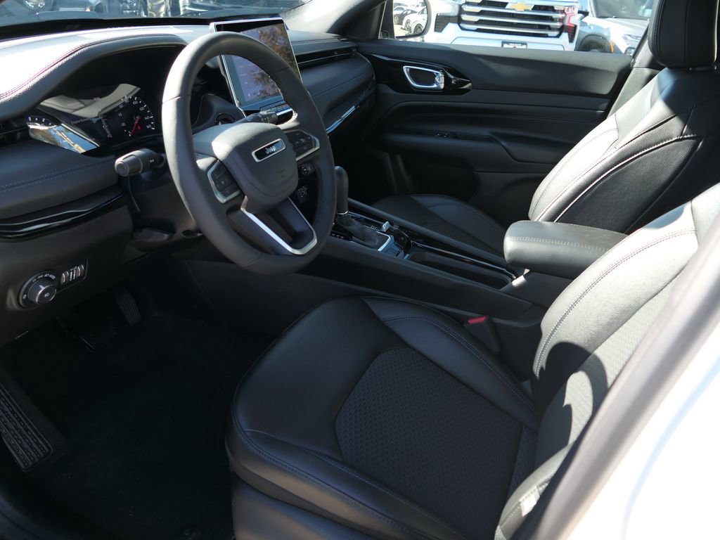 Used 2025 Jeep Compass Latitude w/ Convenience Group image 9