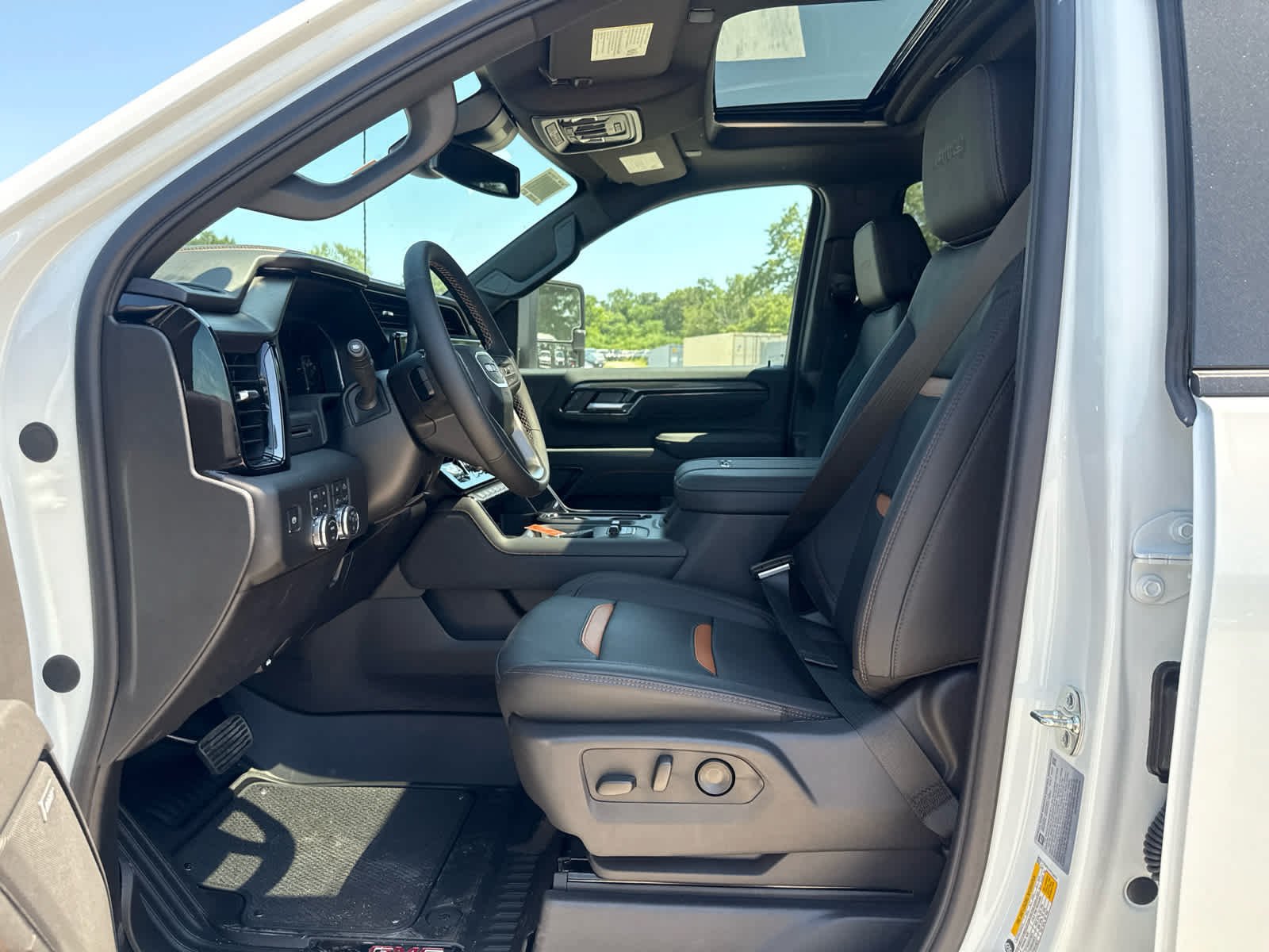New 2026 GMC Sierra 2500 AT4 w/ AT4 Preferred Package AWD/4WD image 13