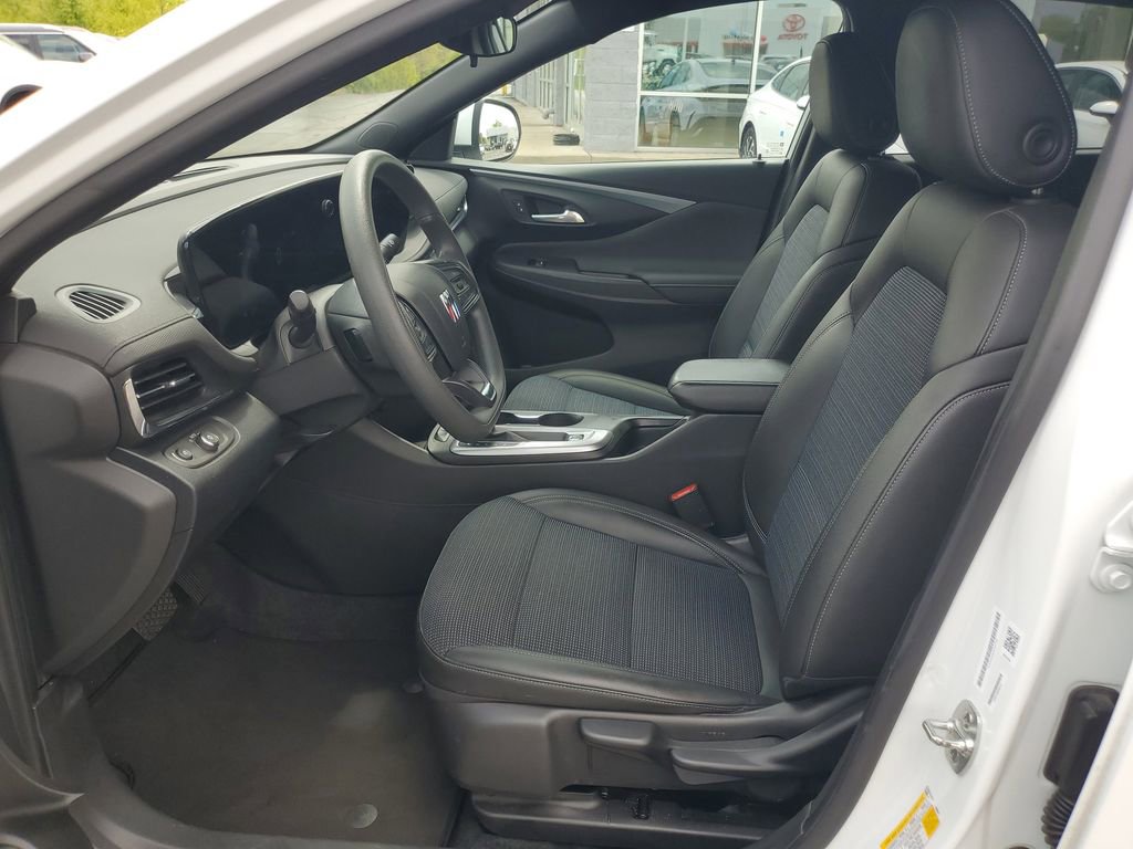 Used 2025 Buick Envista Sport Touring FWD image 13