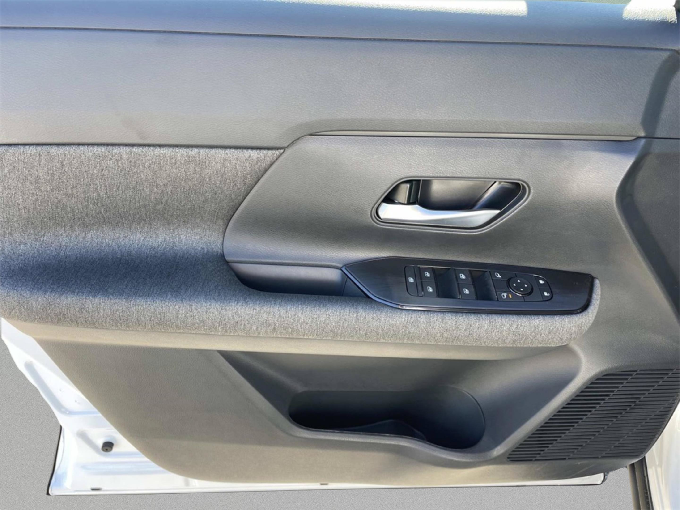New 2026 Nissan Kicks SV w/ Cold Weather Package FWD image 13
