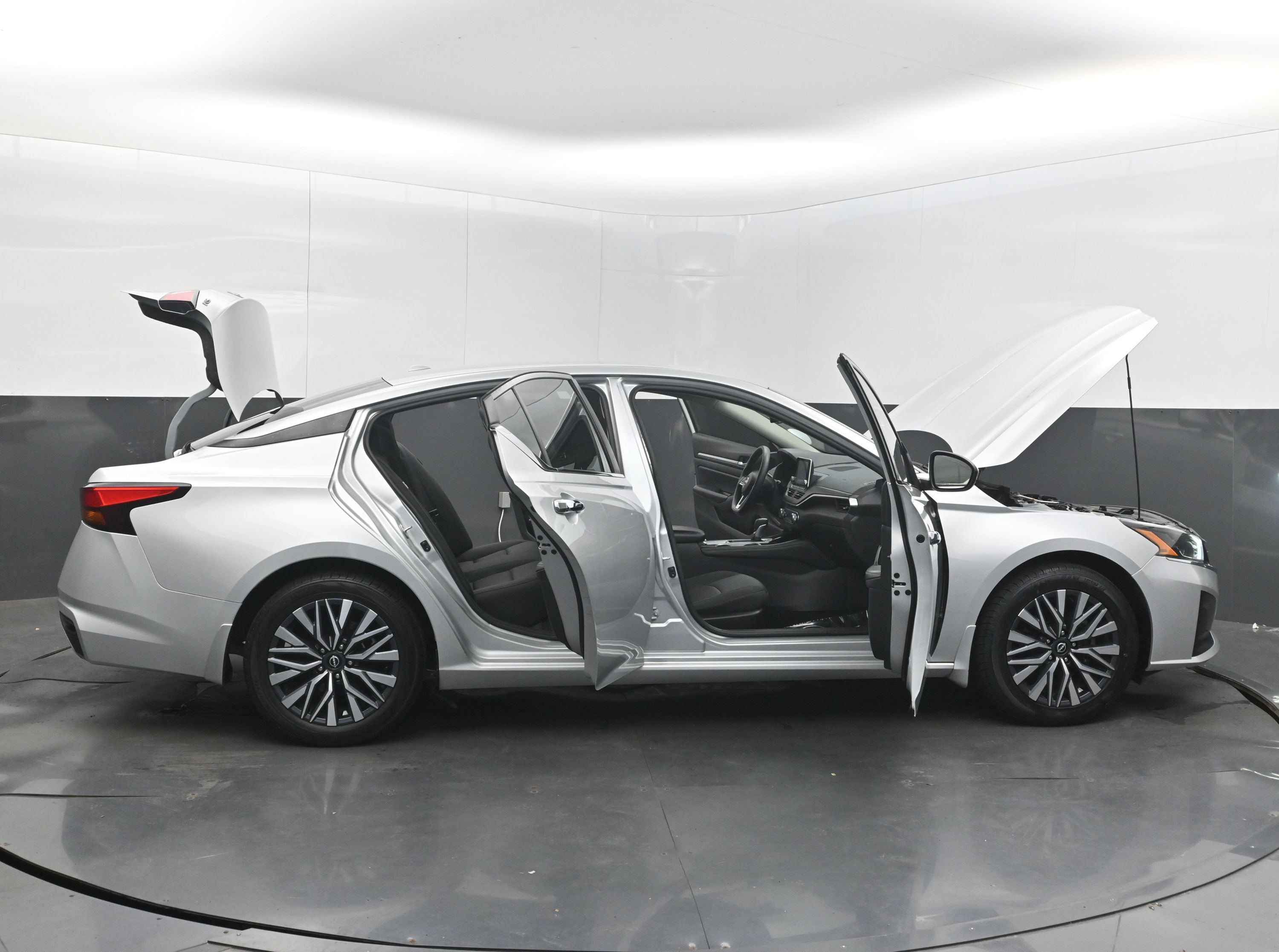 Used 2023 Nissan Altima 2.5 SV FWD image 46