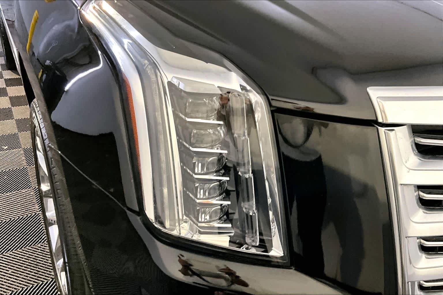 Used 2015 Cadillac Escalade Platinum AWD/4WD image 26