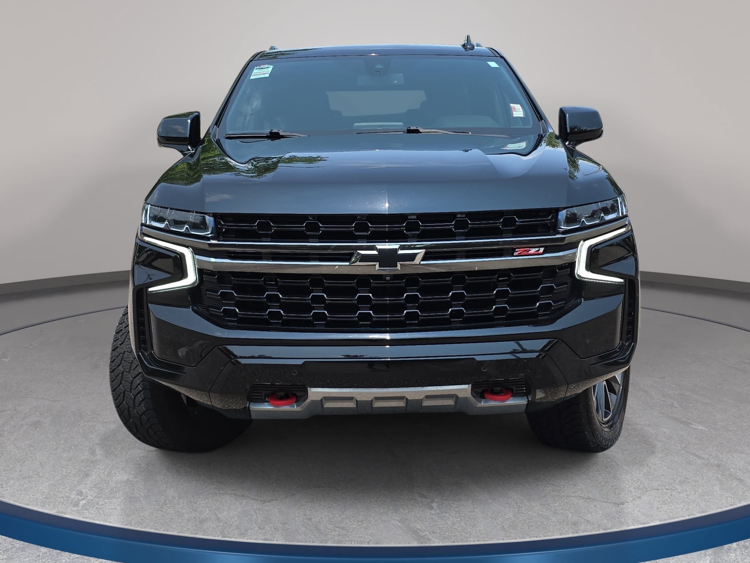 Used 2022 Chevrolet Tahoe Z71 w/ Luxury Package AWD/4WD image 2