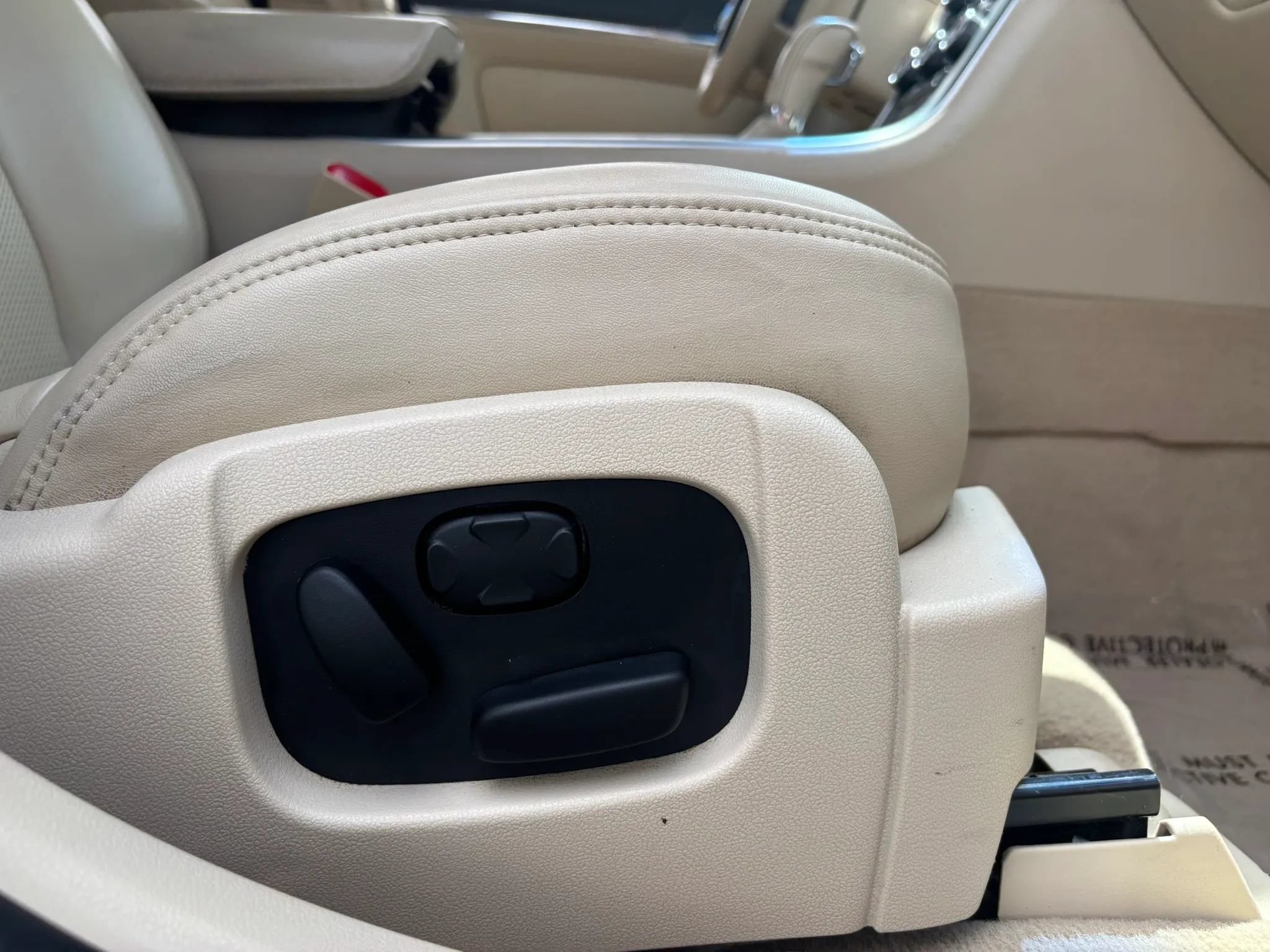 Used 2011 Lincoln MKS FWD image 22