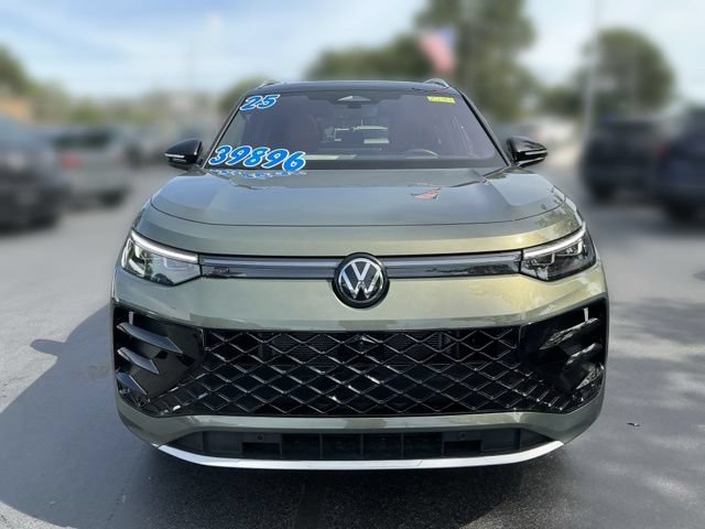 Certified 2025 Volkswagen Tiguan SEL R-Line AWD/4WD image 2