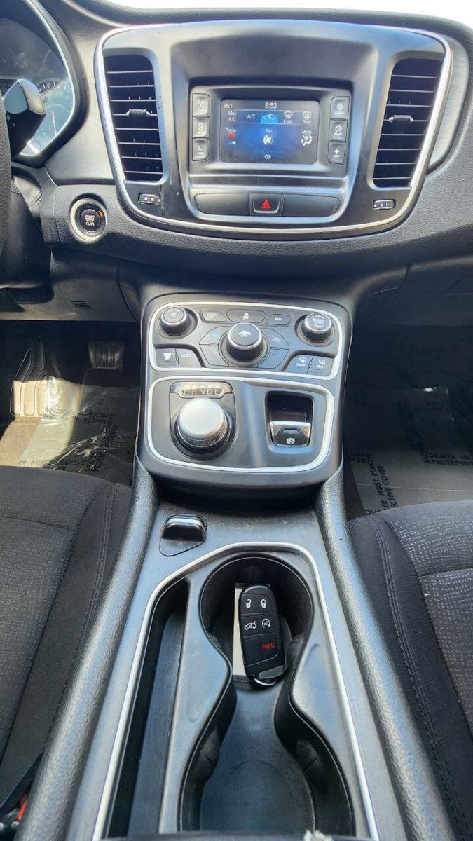 Used 2016 Chrysler 200 Limited FWD image 13