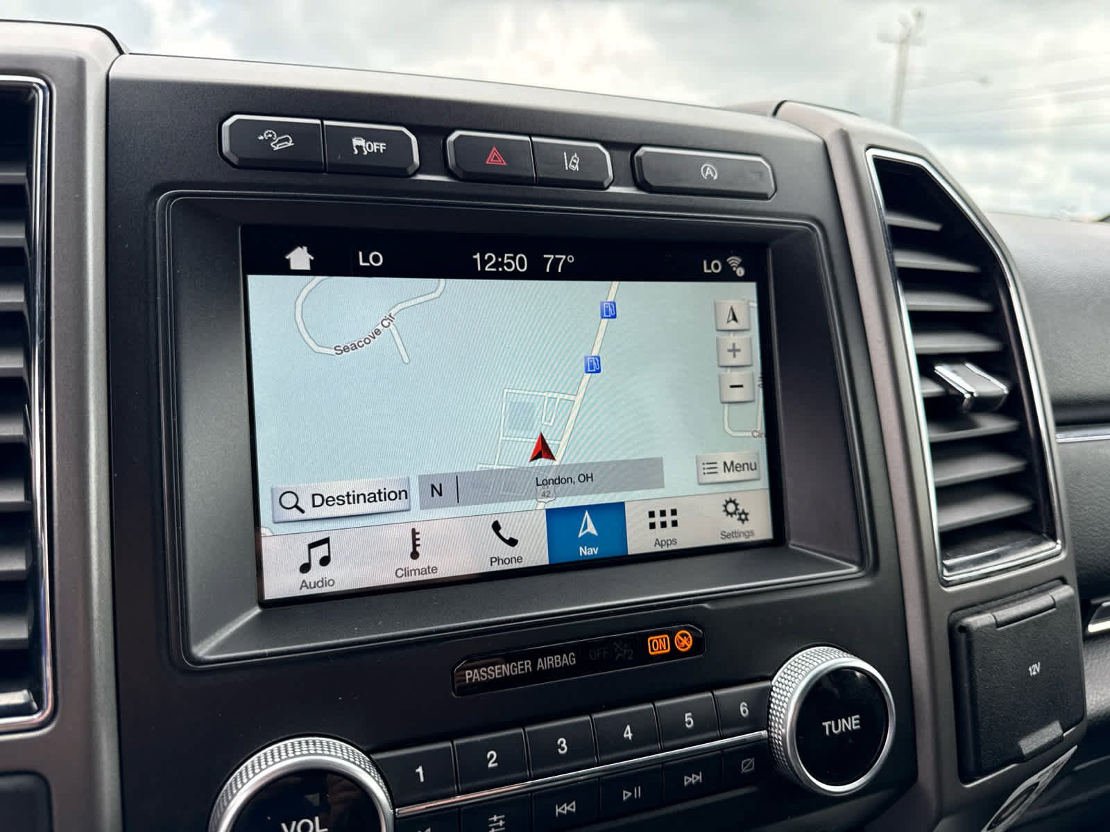 Used 2018 Ford Expedition XLT w/ Equipment Group 202A AWD/4WD image 17