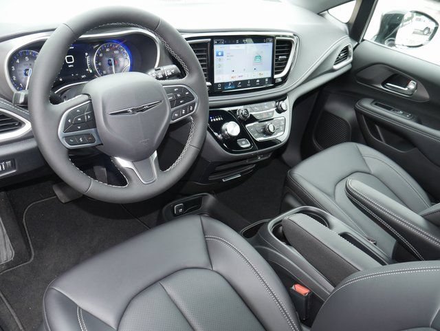New 2026 Chrysler Pacifica Select AWD/4WD image 15