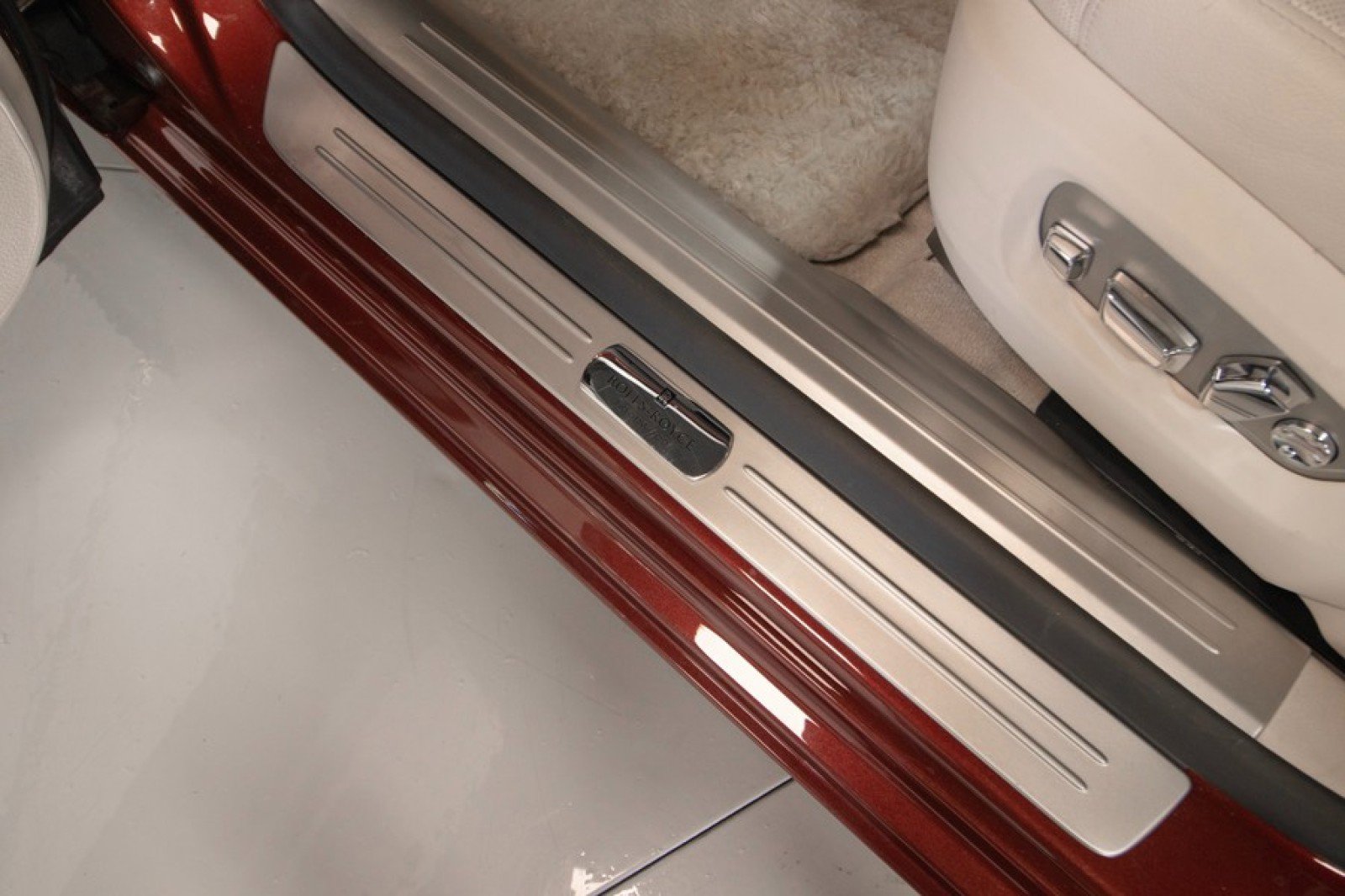 Used 2015 Rolls-Royce Ghost Extended Wheelbase image 42