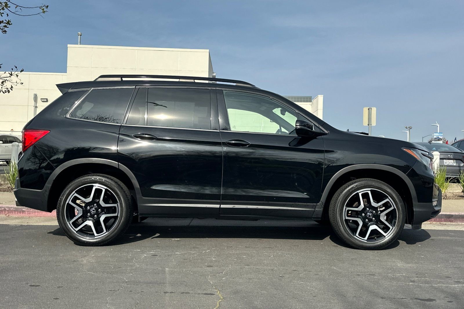 Used 2022 Honda Passport Elite image 2