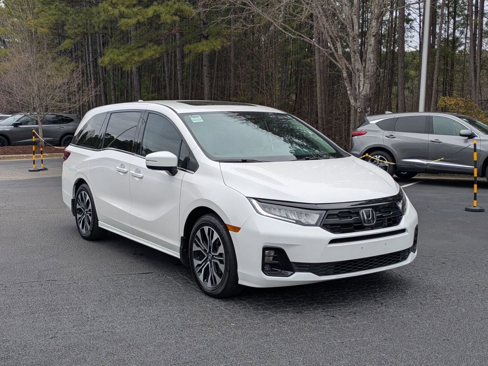 Used 2025 Honda Odyssey Elite image 3