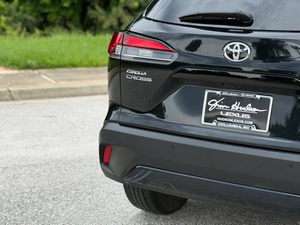 Used 2025 Toyota Corolla Cross XLE FWD image 13